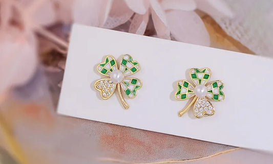 pearls & clovers