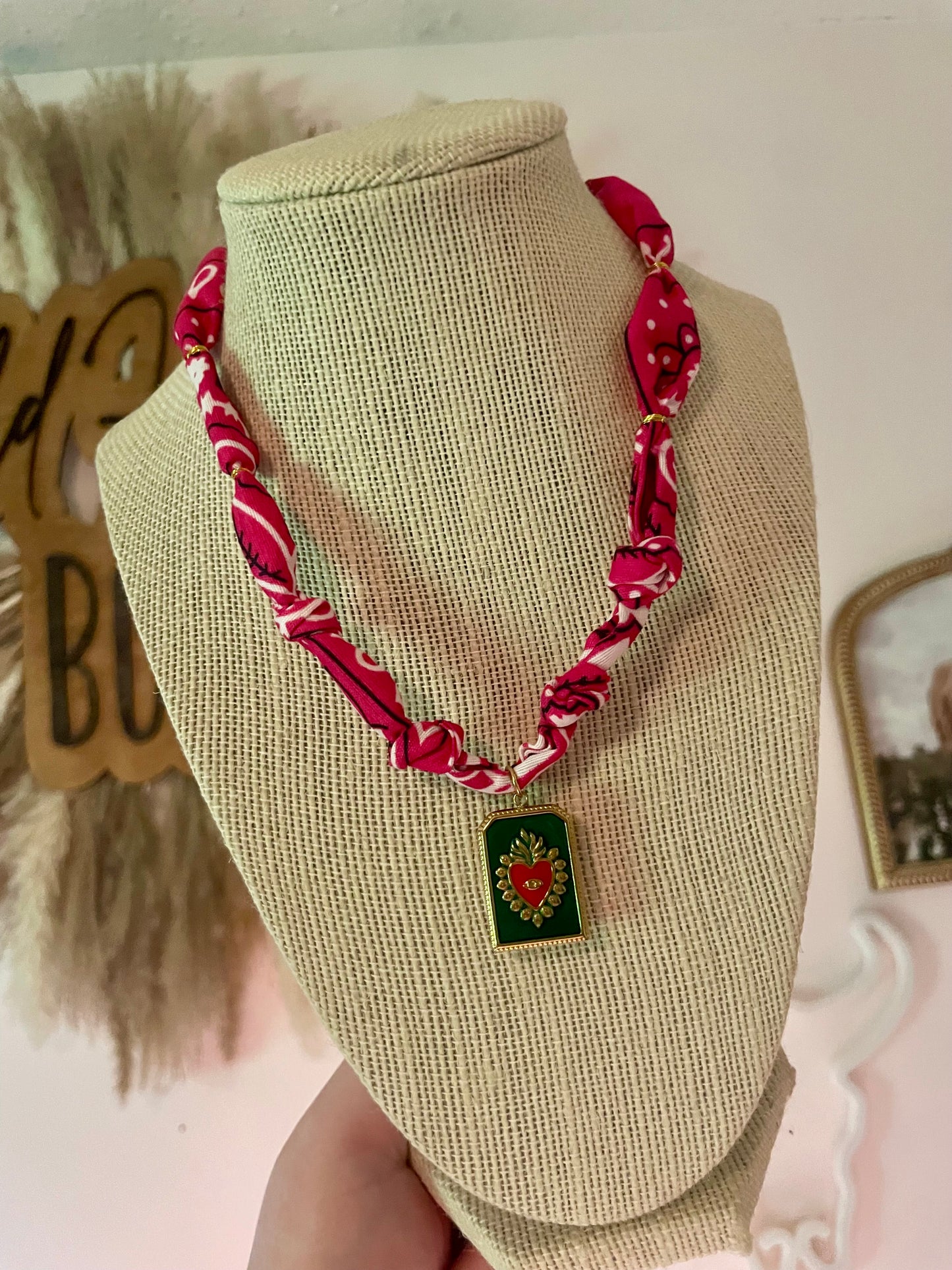 Pendant Scarf